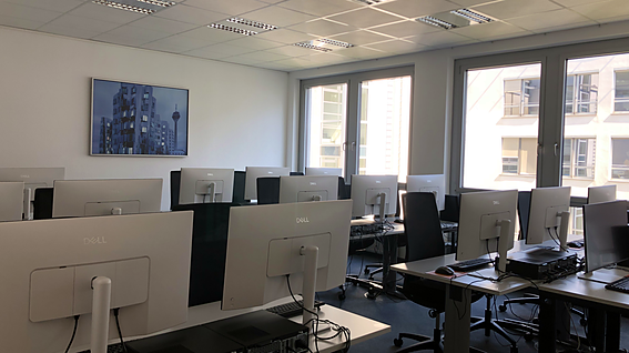 PC-COLLEGE Düsseldorf bietet acht moderne Schulungsräume.